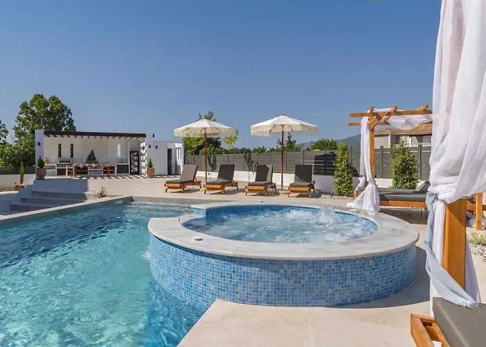 Oasis Luxury Residences 公寓 *